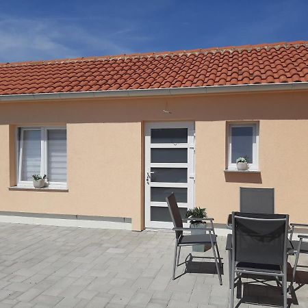 Apartamento Nozret Paljuv Exterior foto