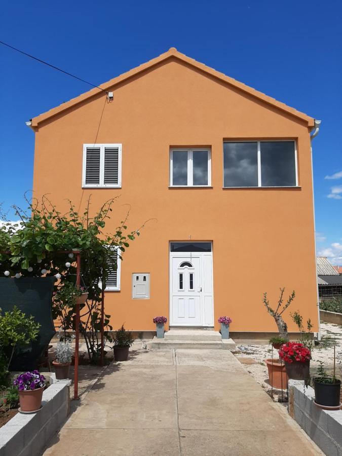 Apartamento Nozret Paljuv Exterior foto