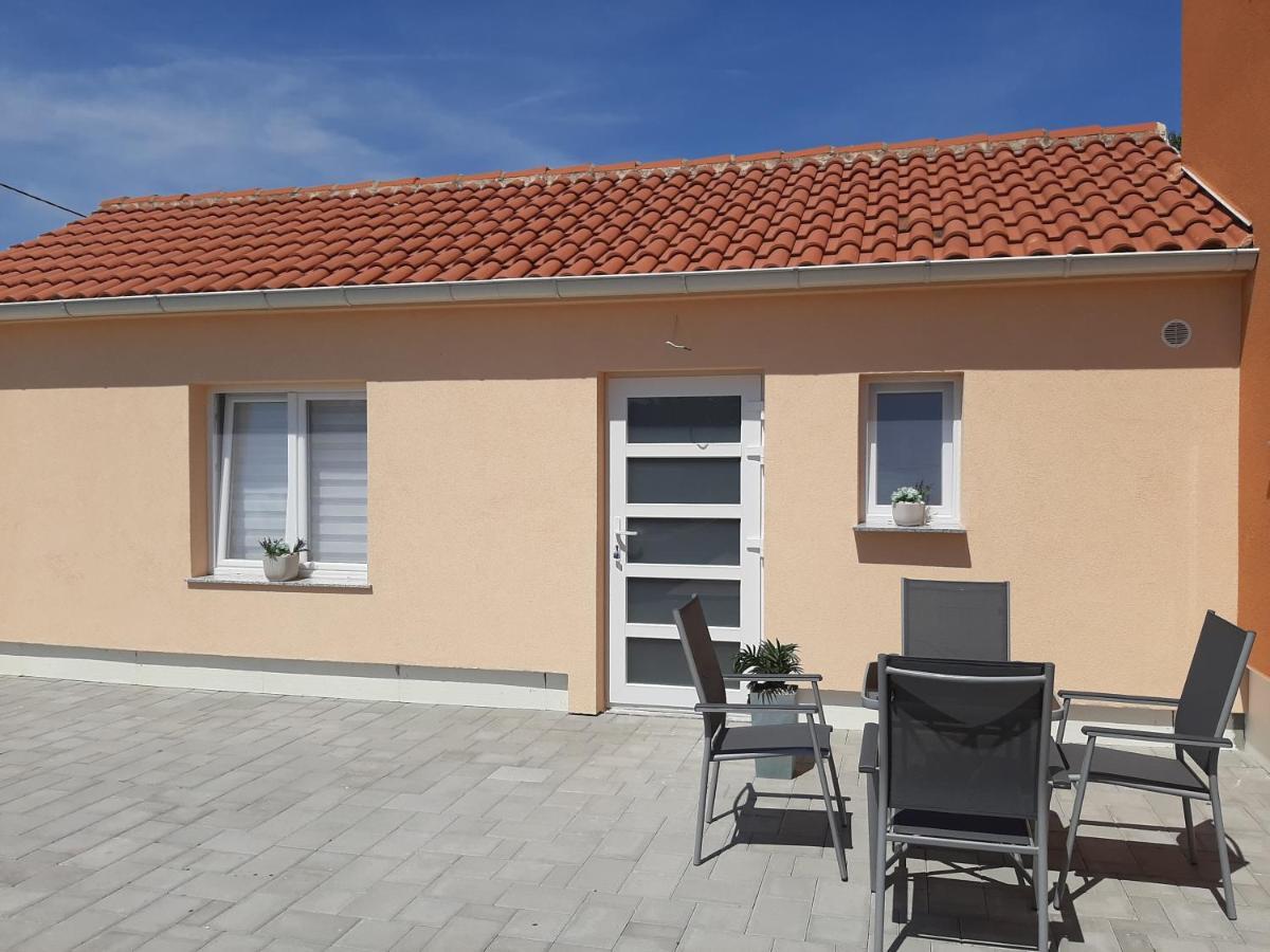 Apartamento Nozret Paljuv Exterior foto